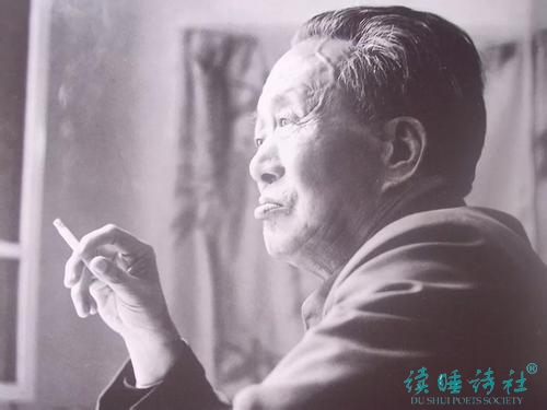 中国现代诗的代表诗人艾青简介、艾青生平、艾青诗歌及人物评价